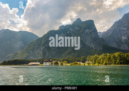 Saint Bartholomä au lac Königssee en face de la massif du Watzmann, parc national de Berchtesgaden, Berchtesgadener Land Banque D'Images