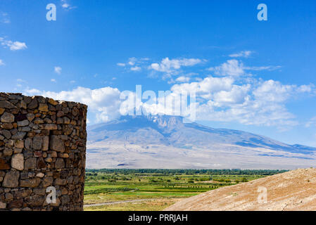 Donnant sur la plaine à la montagne biblique d'Ararat Banque D'Images