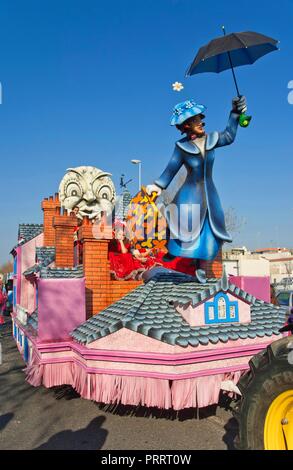 Carnival float, Mary Poppins allégorie, Isla Cristina, province de Huelva, Andalousie, Espagne, Europe. Banque D'Images