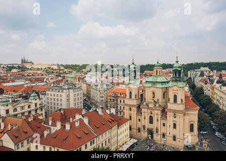 PRAGUE, RÉPUBLIQUE TCHÈQUE - le 23 juillet 2018 : Vue aérienne de la vieille ville magnifique et prague cityscape Banque D'Images