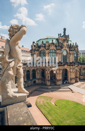 Dresde, Allemagne - le 24 juillet 2018 : statues on célèbre le palais Zwinger à Dresde, Allemagne Banque D'Images