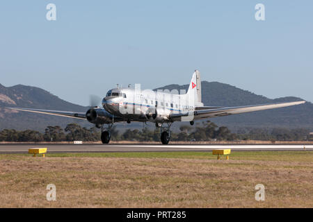 Vintage avion Douglas DC-3C VH-AES en Trans Australian Airlines livery. Banque D'Images