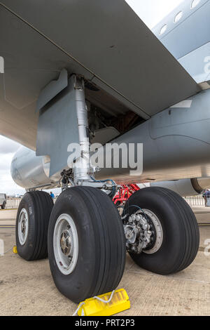 Vue rapprochée de l'atterrissage d'un Airbus de la Royal Australian Air Force avion ravitailleur KC-30. Banque D'Images