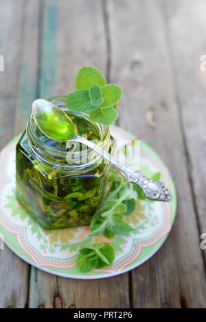 La menthe fait maison, confiture et menthe Banque D'Images