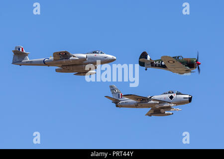 Ancien Royal Australian Air Force (RAAF) Commonwealth Aircraft Corporation CA-13 Boomerang VH-MHR d'avions de chasse à la tête d'un Gloster Meteor et CAC Sa Banque D'Images