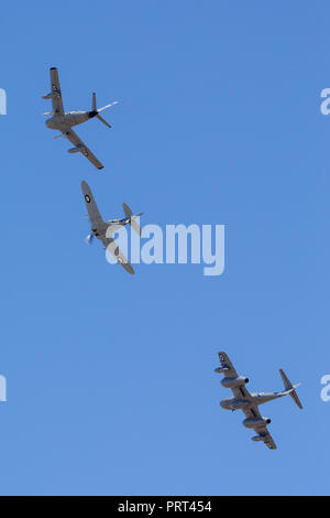 Ancien Royal Australian Air Force (RAAF) Commonwealth Aircraft Corporation CA-13 Boomerang VH-MHR d'avions de chasse à la tête d'un Gloster Meteor et CAC Sa Banque D'Images