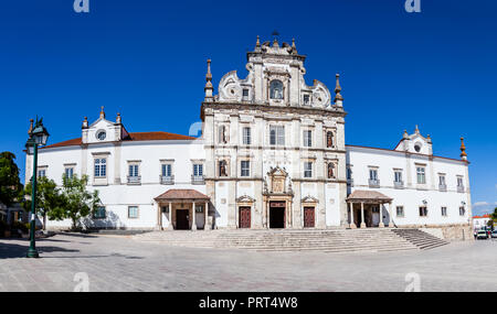 Santarem Voir cathédrale ou Se Catedral de Santarem aka église de Nossa Senhora da Conceicao. Construit au 17ème siècle de style maniériste. Portugal Banque D'Images