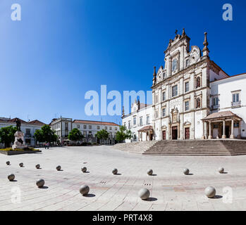 Santarem Voir cathédrale ou Se Catedral de Santarem aka église de Nossa Senhora da Conceicao. Construit au 17ème siècle de style maniériste. Portugal Banque D'Images