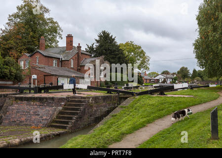 Bas Hillmorton serrures, nord du canal d'Oxford, le plus officiellement ensemble d'écluses sur le canal Anglais : système de Warwickshire, Angleterre, RU Banque D'Images