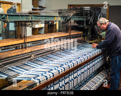 À Trefriw Woollen Mills N.Pays de Galles, l'un des derniers Woolen Mills toujours en production au pays de Galles. Connu pour le tissage traditionnel double-couvertures. Banque D'Images