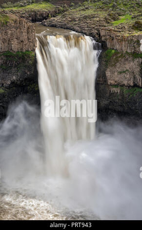 Chute d'eau à Palouse Falls State Park, la région de Palouse , Scablands canalisées, au plateau de Columbia, Washington, USA Banque D'Images