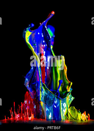 Splash de peinture aux couleurs vives Banque D'Images