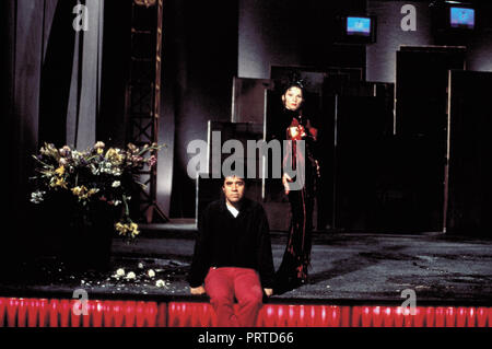 Titre original : KIKA. Titre en anglais : KIKA. Année : 1993. Réalisateur : Pedro Almodovar. Stars : Victoria Abril, Pedro Almodovar. Credit : EL DESEO S.A. / LEROY, JEAN MARIE / Album Banque D'Images