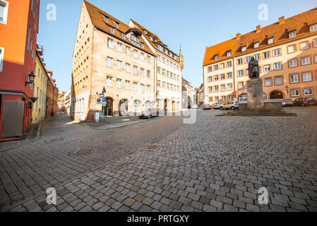 Vue sur la place centrale avec Albrecht Durer monument situé dans la vieille ville de Nuremberg, Allemagne Banque D'Images