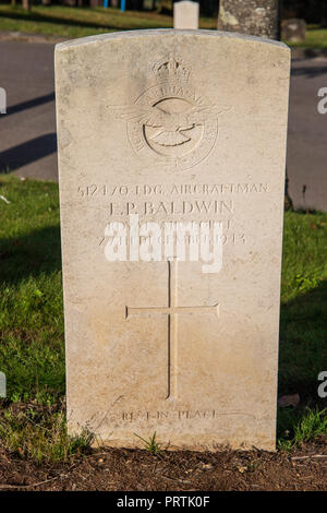 Commonwealth War Graves Commission tombe d'Eric Phillip Baldwin de la Royal Air Force, Haycombe Cimetière, baignoire UK Banque D'Images