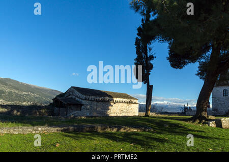 IOANNINA, GRÈCE - 27 décembre 2014 : Incroyable Coucher du Soleil vue du château de Ioannina, Épire, Grèce Banque D'Images
