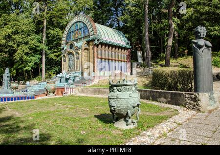 Les œuvres d'Ernst Fuchs, l'un des principaux représentants de l'école viennoise du réalisme fantastique, peut être vu dans la magnifique villa de style Art Nouveau Banque D'Images