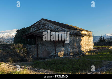 IOANNINA, GRÈCE - 27 décembre 2014 : Incroyable Coucher du Soleil vue du château de Ioannina, Épire, Grèce Banque D'Images