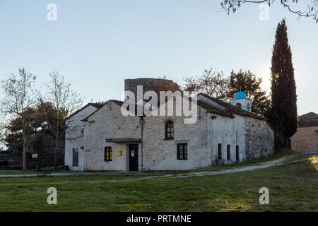 IOANNINA, GRÈCE - 27 décembre 2014 : Incroyable Coucher du Soleil vue du château de Ioannina, Épire, Grèce Banque D'Images