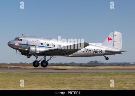 Vintage avion Douglas DC-3C VH-AES en Trans Australian Airlines livery. Banque D'Images