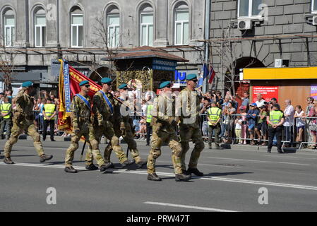 Les marines de l'Ukraine à marche le défilé militaire Banque D'Images