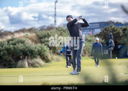 Acteur Kyle MacLachlan tees au niveau du premier au cours de la première journée au Golf Kingsbarns, St Andrews Banque D'Images