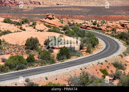 Parc National Arches dans l'Utah, USA. Célèbre Arches Scenic Drive road. Banque D'Images