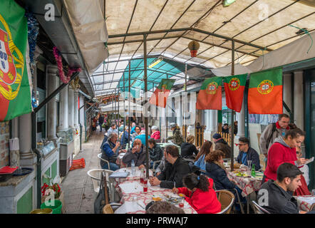 Marché Bolhão au café ( Mercado do Bolhão ), Porto, Portugal Banque D'Images