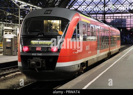 Dresde, Allemagne - 24 juillet : la Deutsche Bahn Regio Siemens Desiro train le 24 juillet 2010 à Dresde, Allemagne. La Deutsche Bahn est en fer plus important Banque D'Images