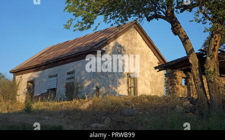 Bâtiment abandonné, que l'habitude d'être une épicerie, de Alpine, Texas. Banque D'Images