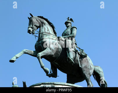 La magnifique et superbe monument à Nicolas 1er, à cheval, se tient dans la place St Isaac à Saint-Pétersbourg, en Russie. Banque D'Images