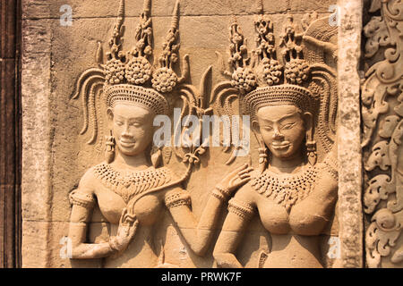 Sculptures de Bouddha sur les anciens murs de Angkor Wat Temple dans la région d'Angkor, près de Siem Reap, Cambodge, Asie. Monastère bouddhiste du 12ème siècle Banque D'Images