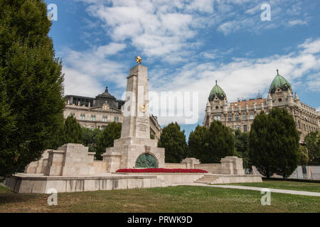 Monument aux soldats soviétiques tombés dans le centre-ville (Place de la Liberté) de Budapest, Hongrie, Europe de l'Est. Banque D'Images