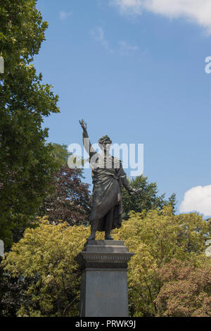 Statue du célèbre poète, Sandor Petofi dans la vieille ville de Budapest, Hongrie, Europe de l'Est. Banque D'Images