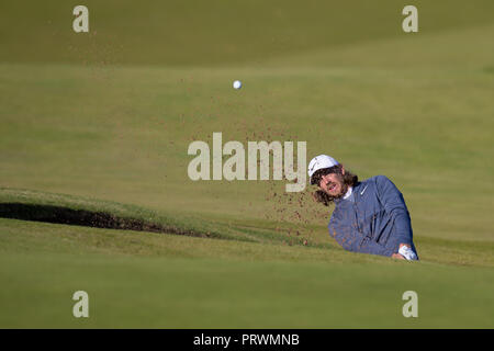 Kingsbarns Golf Links, Kingsbarns, Royaume-Uni. 4ème Oct, 2018. Alfred Dunhill Links Championship, premier tour ; Tommy Fleetwood d'Angleterre joue son coup d'un bunker sur le douzième Crédit : trou Plus Sport Action/Alamy Live News Banque D'Images