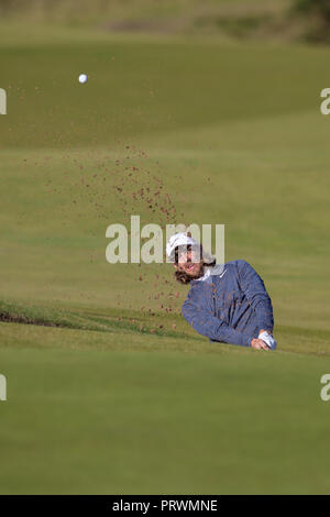 Kingsbarns Golf Links, Kingsbarns, Royaume-Uni. 4ème Oct, 2018. Alfred Dunhill Links Championship, premier tour ; Tommy Fleetwood d'Angleterre joue son coup d'un bunker sur le douzième Crédit : trou Plus Sport Action/Alamy Live News Banque D'Images