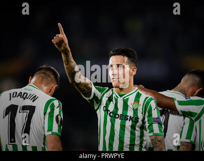 Real Betis v F91 Dudelange - UEFA Europa League. ; Séville, ESPAGNE - 04 octobre : le Real player Cristian Tello célèbre après avoir marqué le but dans la partie appartenant à la phase de groupes de l'UEFA Europa League ; ; (groupe f) ; face à la Real Betis v F91 Dudelange stade Benito Villamarin ; ; ; ; le 04 octobre 2018 photo:Cristobal Duenas/Cordon Press Banque D'Images