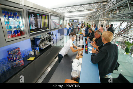 Hockenheim. Le 25 juillet, 2010. Hockenheim, Allemagne - 25 juillet 2010 : Championnat du Monde FIA de Formule 1 à Hockenheim. Ambiance Paddock, Red Bull energy Station, l'Hospitalité, 2004, Course, course, edition), F1, Formule 1 | Conditions de crédit dans le monde entier : dpa/Alamy Live News Banque D'Images