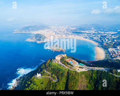 La Tour Monte Igueldo, point de vue et le parc d'attractions sur la montagne Monte Igueldo à San Sebastian ou Donostia ville en Espagne Banque D'Images