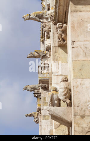 Avril 2018, Regensburg, Allemagne - gorgoyles décorant les murs de Ratisbonne Dom (cathédrale), site du patrimoine mondial de l'UNESCO Banque D'Images