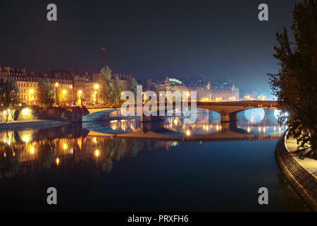 Nuit Seine in Paris, France Banque D'Images