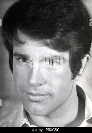 Las Vegas, USA. Warren Beatty en vedette dans le film le seul jeu en ville (©Twentieth Century Fox) avec l'acteur avec Elizabeth Taylor et réalisé par George Stevens. 11 mai 2012 sous-titrée. Ref : CMT112-33926-110512 / MediaPunch Crédit : CMT Banque D'Images