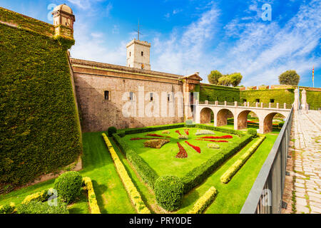 Château de Montjuic ou Castell de Montjuic ou Castillo de Montjuich est une forteresse militaire sur la colline de Montjuïc à Barcelone en Catalogne, Espagne Banque D'Images