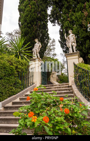 Palais Achilleion, Corfou, Grèce - 24 août 2018 : statues classiques à l'Achillion Palace sur l'île de Corfou. Banque D'Images