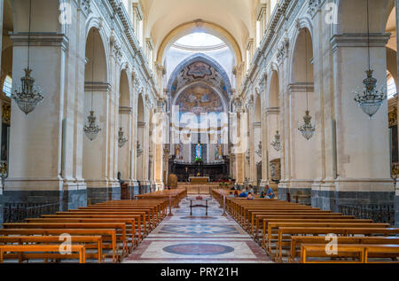 Nef principale dans la Cathédrale de Sainte Agathe à Catane. La Sicile, le sud de l'Italie. Banque D'Images