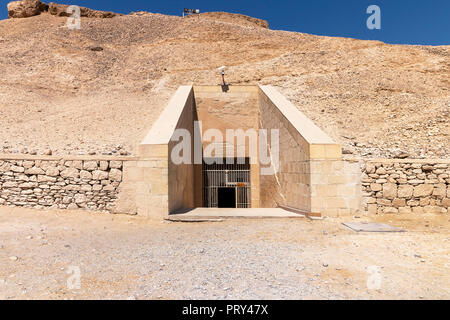 Entrée de la tombe de Ramsès IV dans la Vallée des Rois, également connu sous le nom de vallée des portes des Rois, est une vallée en Égypte où, pour un Banque D'Images