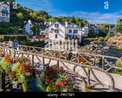 VILLAGE DE PONT AVEN BRETAGNE FRANCE Moulin du Grand Poulguin, restaurant-café historique au centre de Pont-Aven sur l'Aven, Bretagne, Bretagne, Finistère Banque D'Images