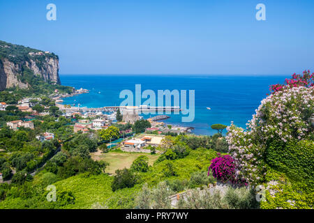 Côte Amalfitaine Vico Equense Sorrento, Naples, Italie locations de vacances tourisme voyage concept vie meilleure carte postale photo, littoral pittoresque parfaite sérénité Banque D'Images