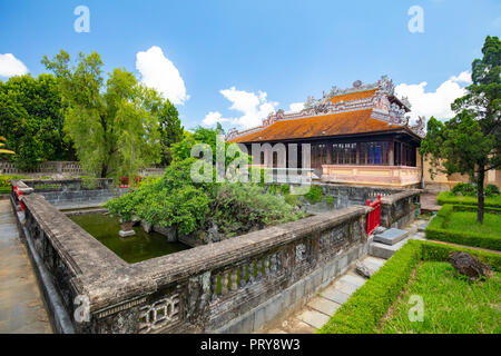 Thai Binh Lau ou la salle de lecture de l'empereur dans le site du patrimoine mondial de l'UNESCO, de l'Imperial Palace et citadelle de Hue, Vietnam Banque D'Images