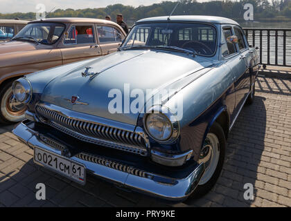 La Russie, Rostov-sur-Don, 07 octobre 2017 : vue générale de la voiture GAZ-21 Volga de couleur bleu Banque D'Images